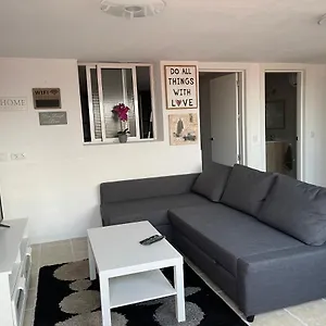 apartamento-a-tan-solo-2-minutos-de-la-playa.in-canary-islands.com/